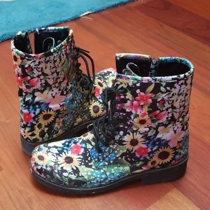 FLOWER BOOTS
